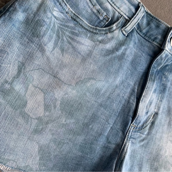 NWT GUESS Claudia Shorts Size 26 - Picture 3 of 10